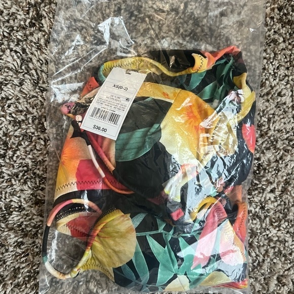 NWT womens XS bathing suit - Picture 5 of 5